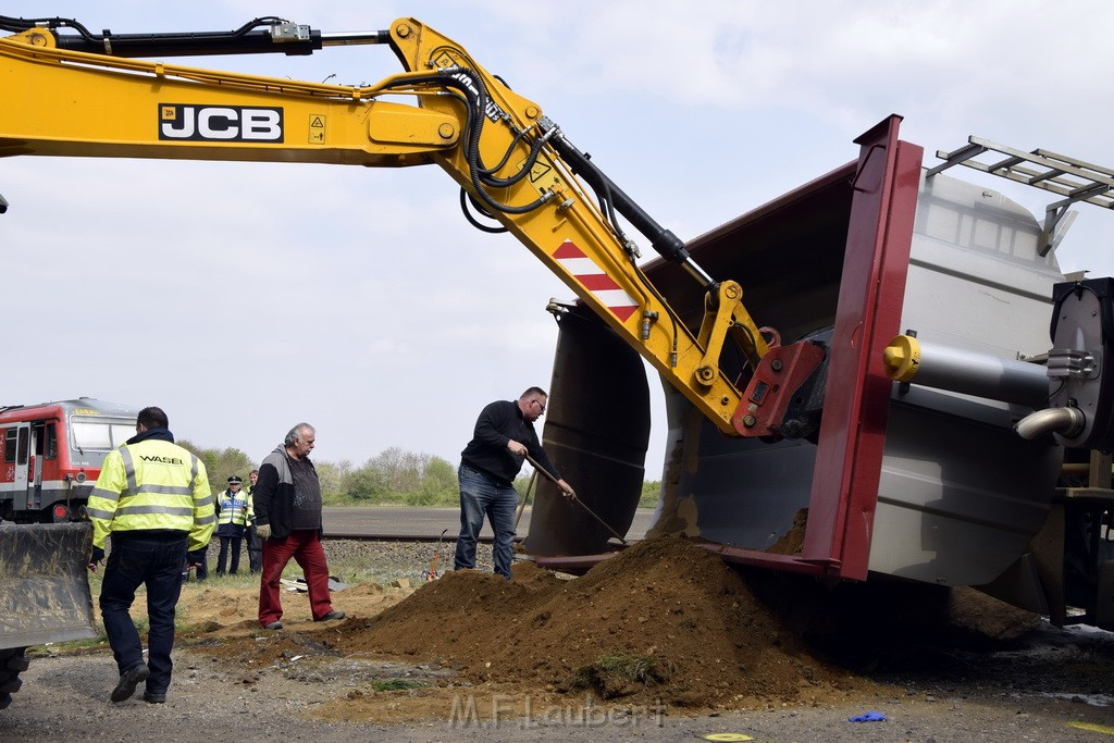 Schwerer VU LKW Zug Bergheim Kenten Koelnerstr P366.JPG - Miklos Laubert